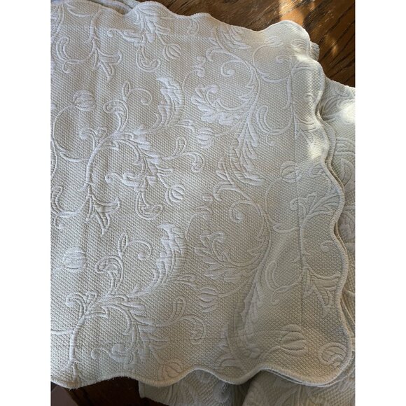 Full Ivory Jacquard Floral Bedspread With Shams Scalloped Edges  80% Cotton 20% - Picture 3 of 9